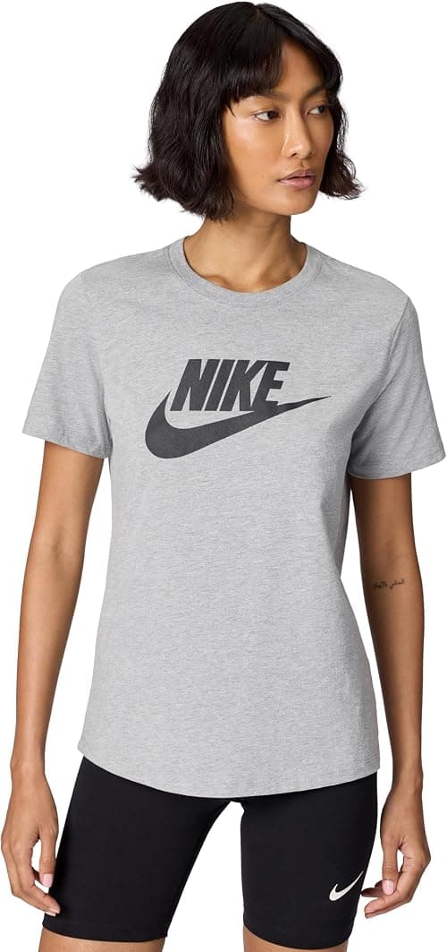 Nike Women's ESSNTL ICON FUTURA T-Shirt على Amazon.ae - متتبع الأسعار